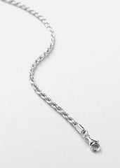 Connection sølvhalskjede, tynn rope chain, på hvit bakgrunn.
