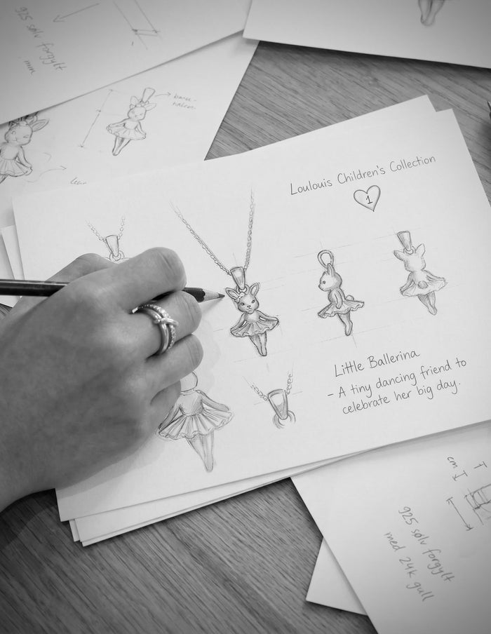 Lille ballerina halskjede til barn i gull og sølv fra LOULOUIS