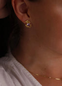 Nærbilde av melodie øredobb i lavendel